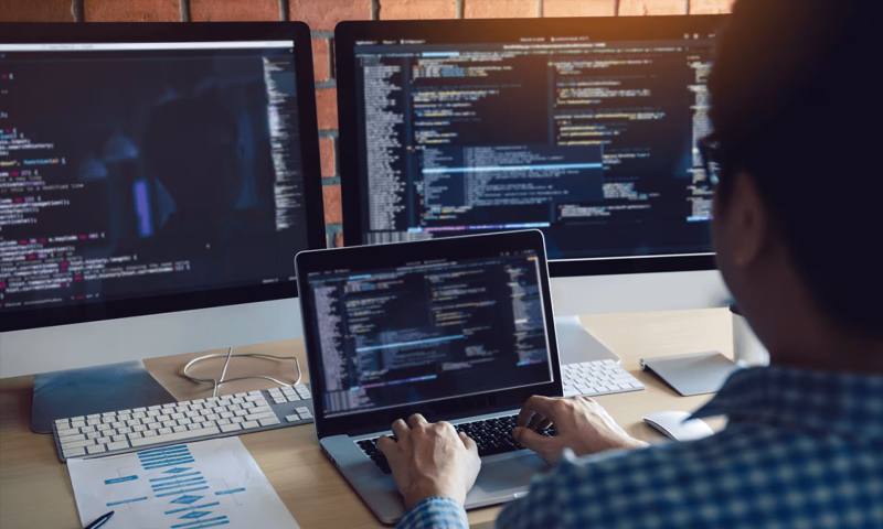 数据科学选型：R与Python如何赋能达尔罕茂明安联合旗网站建设？